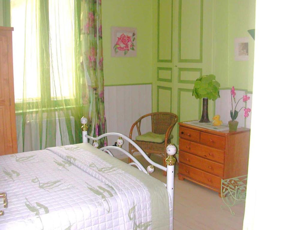 Chambres D'Hotes Les Pensees Douces Auxerre Rom bilde